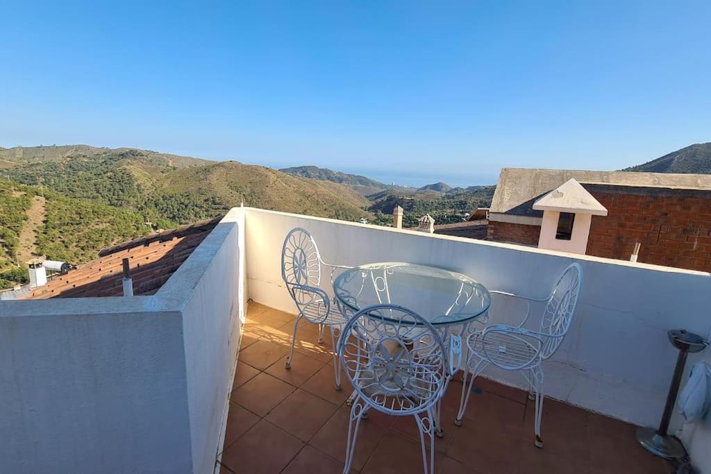 Atico Con Vistas Mar Y Montana Apartment Ojen Exterior photo